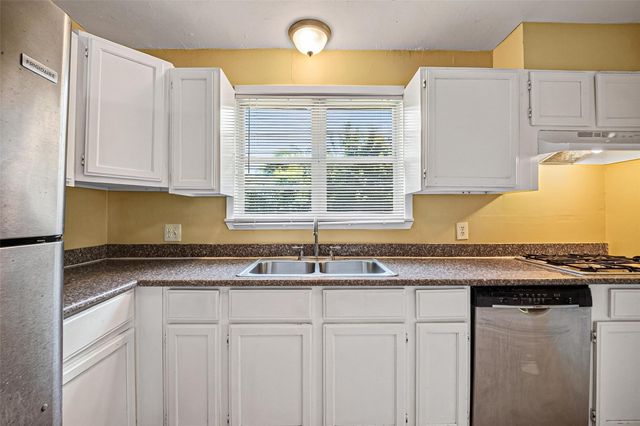 313 Greenbriar Drive, Baytown, TX 77520