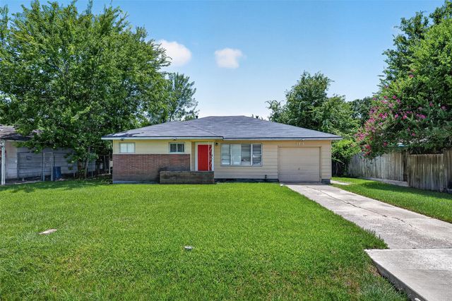 313 Greenbriar Drive, Baytown, TX 77520