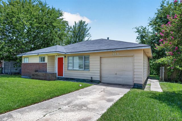 313 Greenbriar Drive, Baytown, TX 77520