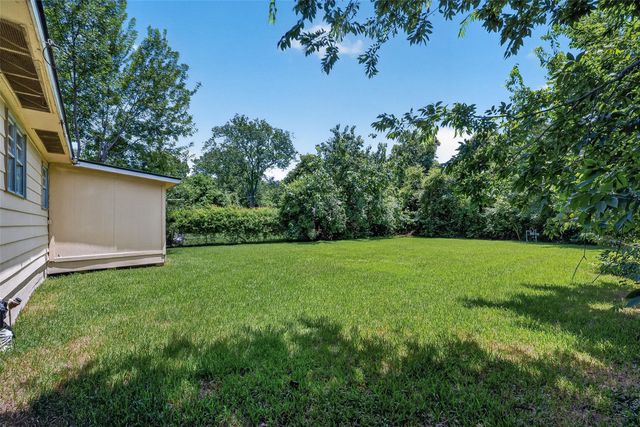 313 Greenbriar Drive, Baytown, TX 77520
