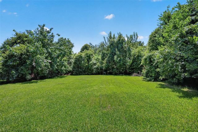313 Greenbriar Drive, Baytown, TX 77520