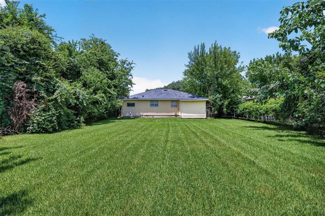 313 Greenbriar Drive, Baytown, TX 77520