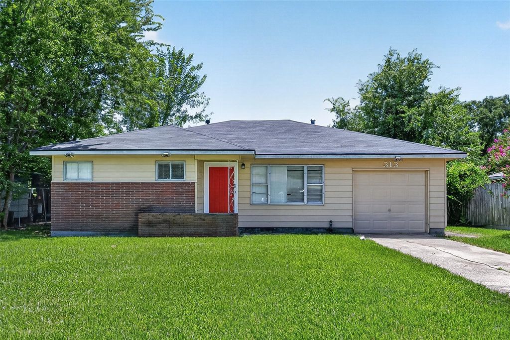 313 Greenbriar Drive, Baytown, TX 77520