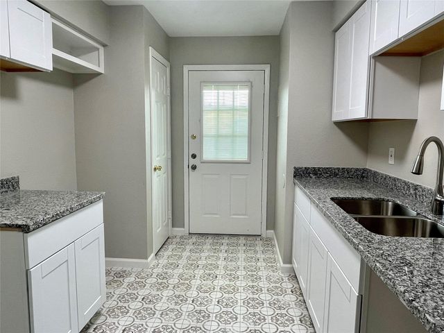 1914 Larrabee Street 7, Seabrook, TX 77586