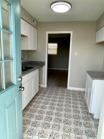1914 Larrabee Street 7, Seabrook, TX 77586