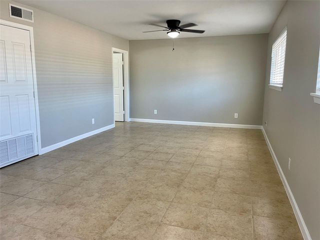 1914 Larrabee Street 7, Seabrook, TX 77586