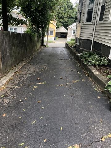 9 Warwick St 3, Quincy, MA 02170