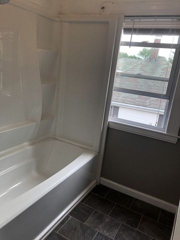 9 Warwick St 3, Quincy, MA 02170