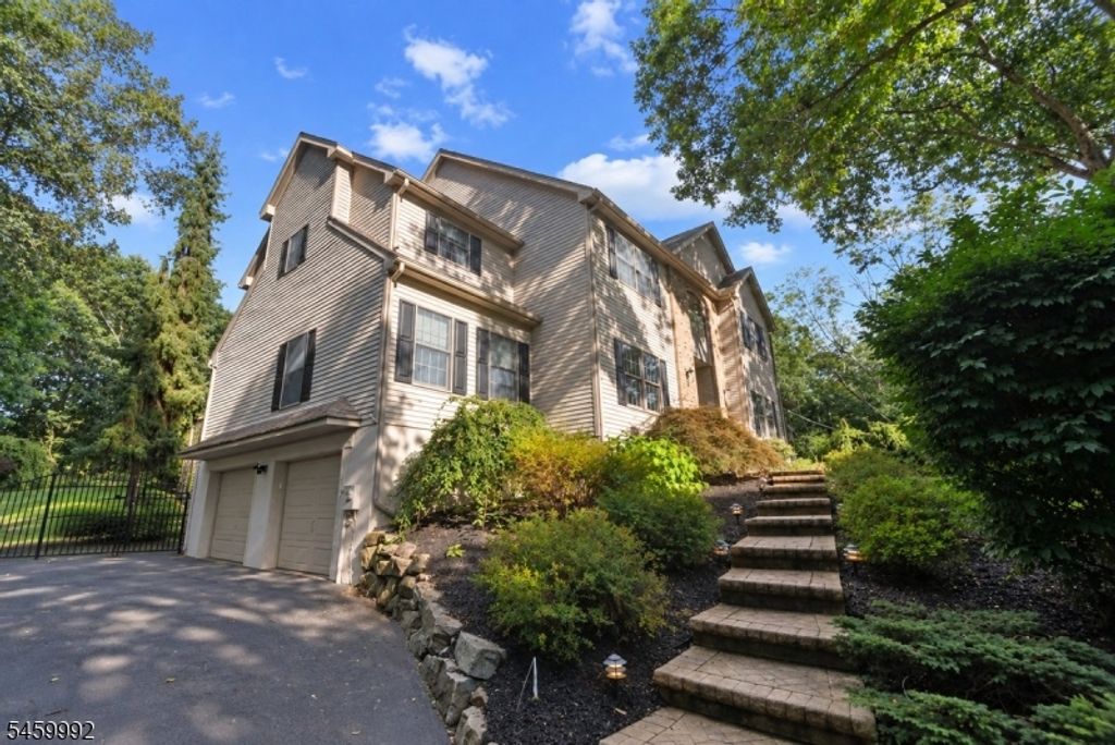 8 Goldfinch Run, Kinnelon Boro, NJ 07405 — photo 2
