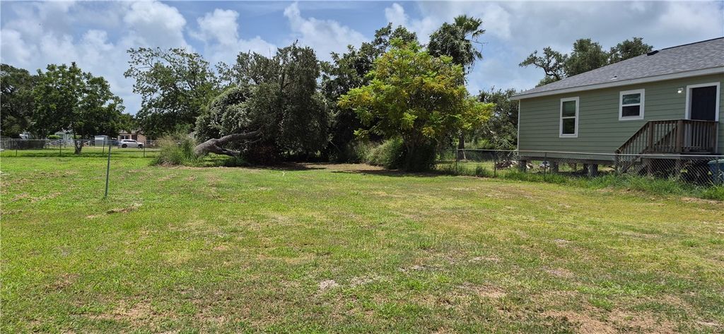 736 Young, Rockport, TX 78382 — photo 2
