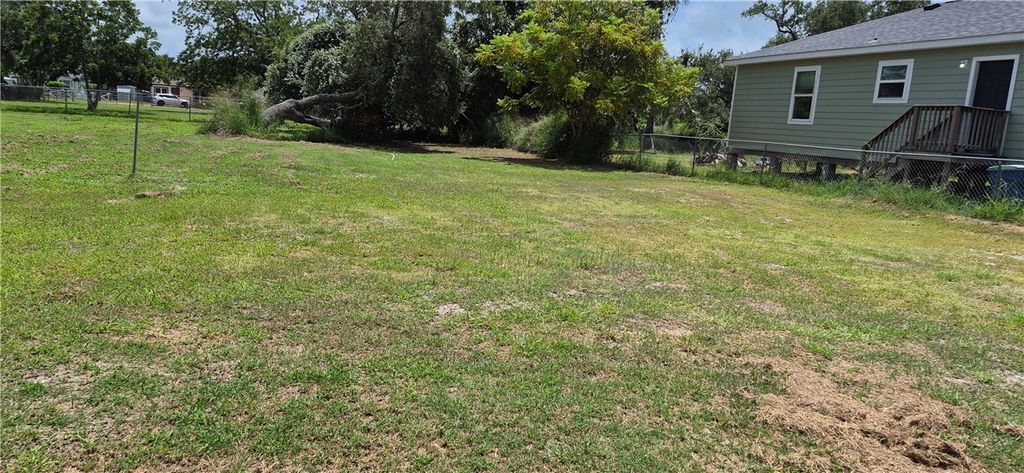 736 Young, Rockport, TX 78382 — photo 3
