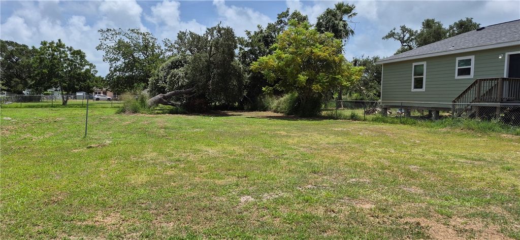 736 Young, Rockport, TX 78382 — photo 4