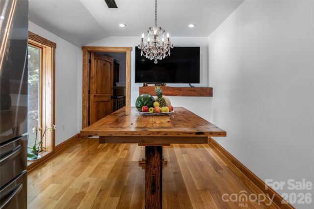 86 Holiday Drive, Hendersonville, NC 28739