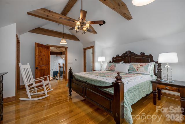 86 Holiday Drive, Hendersonville, NC 28739