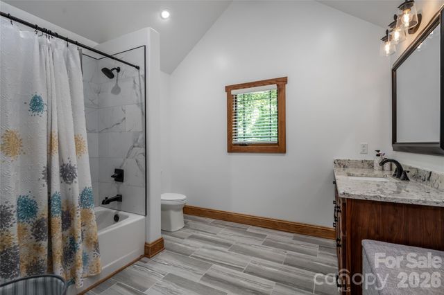 86 Holiday Drive, Hendersonville, NC 28739