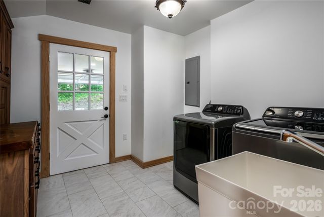 86 Holiday Drive, Hendersonville, NC 28739