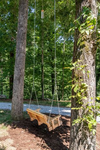 86 Holiday Drive, Hendersonville, NC 28739