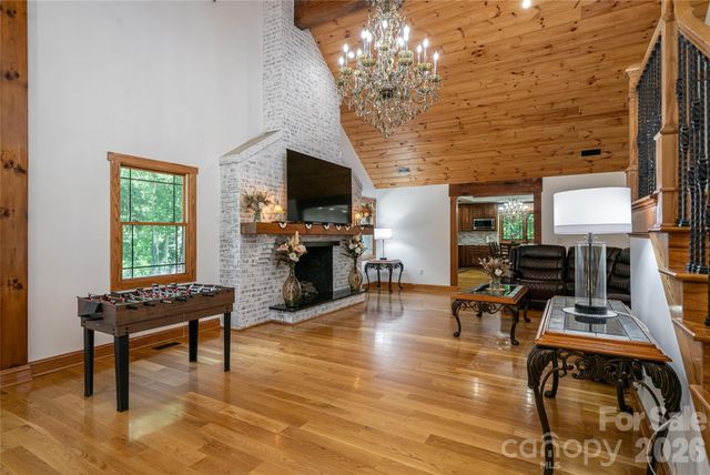 86 Holiday Drive, Hendersonville, NC 28739