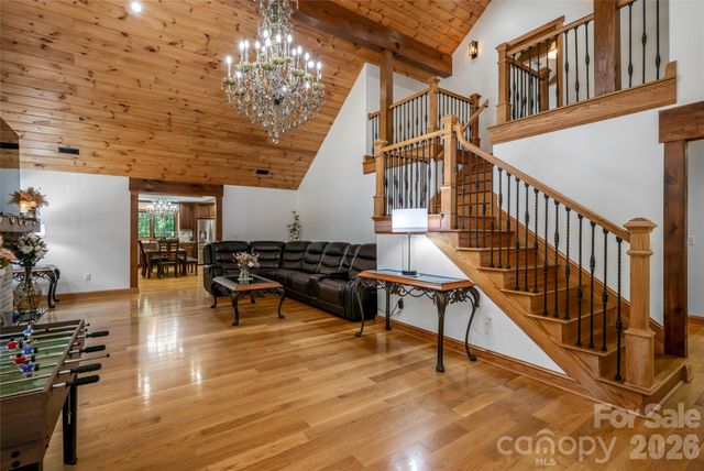 86 Holiday Drive, Hendersonville, NC 28739