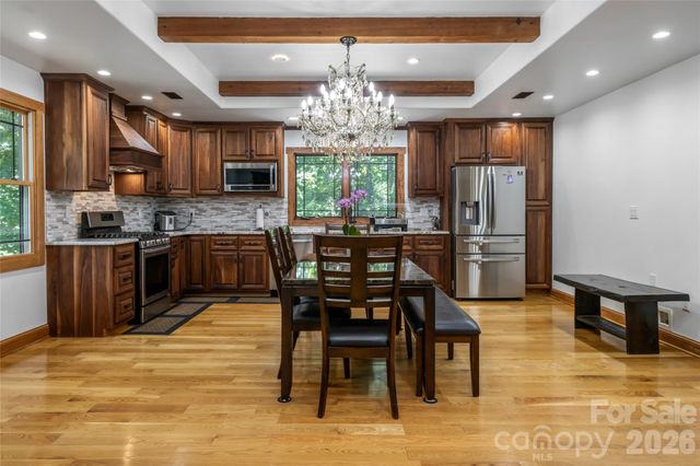 86 Holiday Drive, Hendersonville, NC 28739