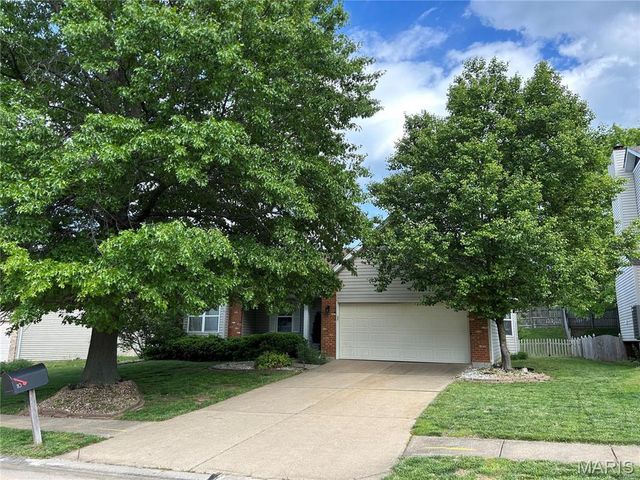 10 President Drive, O'fallon, MO 63368