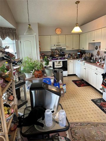10 President Drive, O'fallon, MO 63368