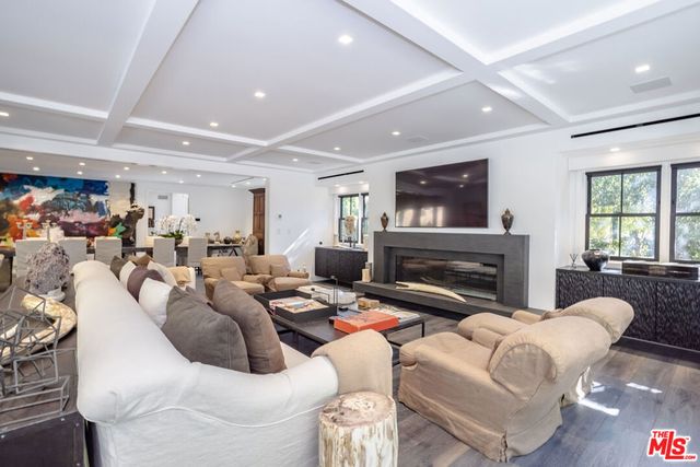 9620 Cedarbrook Drive, Beverly Hills, CA 90210