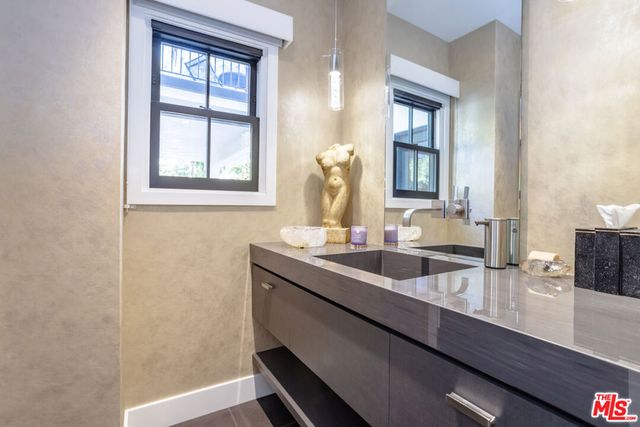 9620 Cedarbrook Drive, Beverly Hills, CA 90210