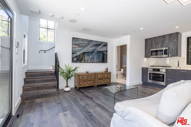 9620 Cedarbrook Drive, Beverly Hills, CA 90210