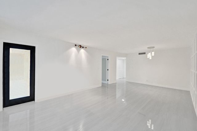 3800 N Hills Drive 208, Hollywood, FL 33021