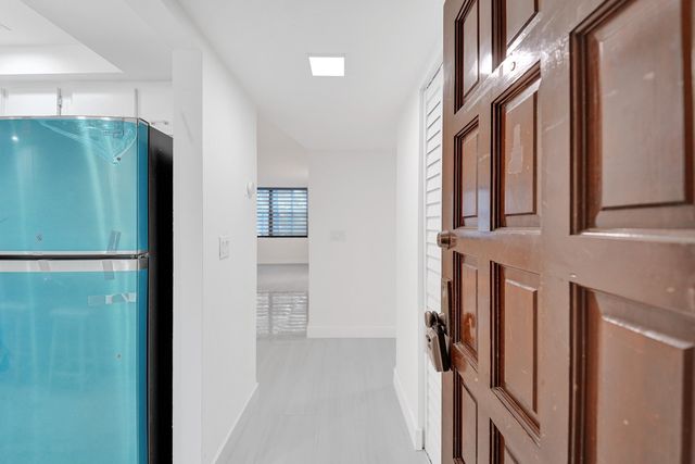 3800 N Hills Drive 208, Hollywood, FL 33021