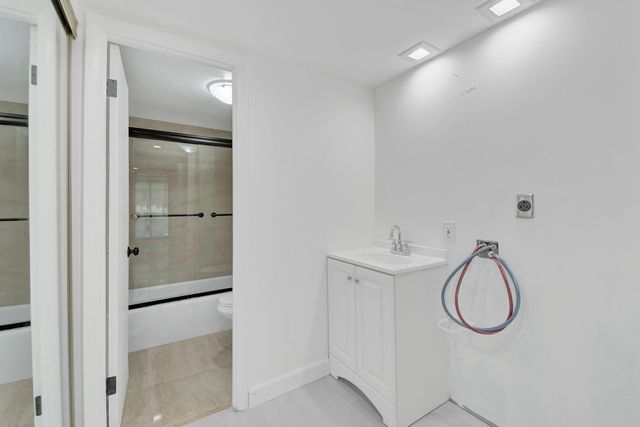 3800 N Hills Drive 208, Hollywood, FL 33021