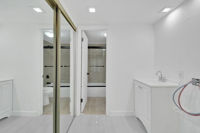 3800 N Hills Drive 208, Hollywood, FL 33021
