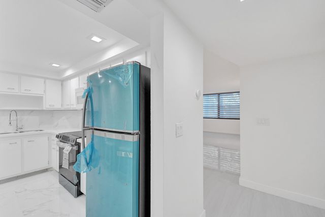 3800 N Hills Drive 208, Hollywood, FL 33021