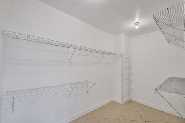 3800 N Hills Drive 208, Hollywood, FL 33021