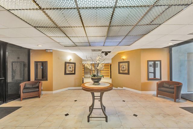 3800 N Hills Drive 208, Hollywood, FL 33021