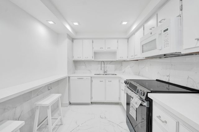3800 N Hills Drive 208, Hollywood, FL 33021