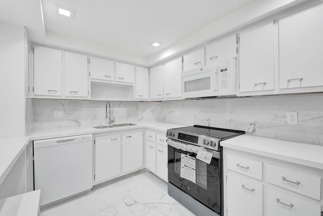 3800 N Hills Drive 208, Hollywood, FL 33021