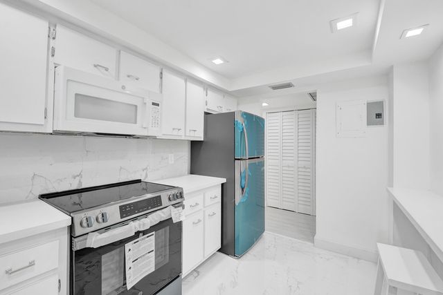 3800 N Hills Drive 208, Hollywood, FL 33021