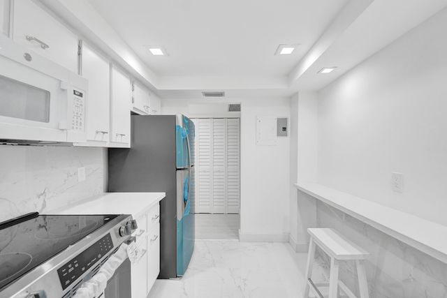 3800 N Hills Drive 208, Hollywood, FL 33021