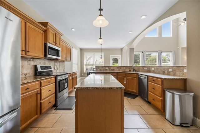 1655 S Coopers Cove, Fayetteville, AR 72701
