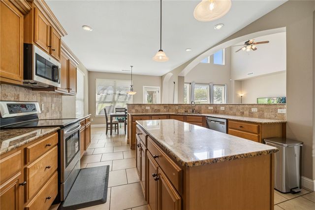 1655 S Coopers Cove, Fayetteville, AR 72701