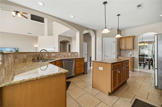 1655 S Coopers Cove, Fayetteville, AR 72701