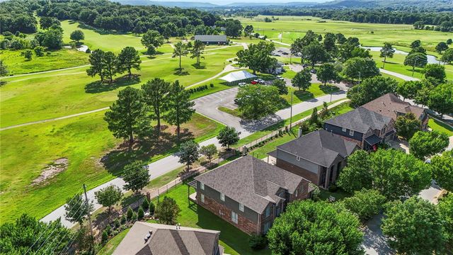 1655 S Coopers Cove, Fayetteville, AR 72701
