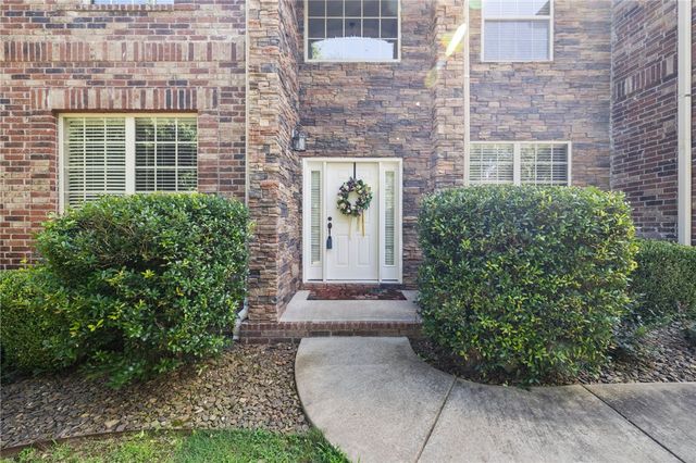 1655 S Coopers Cove, Fayetteville, AR 72701