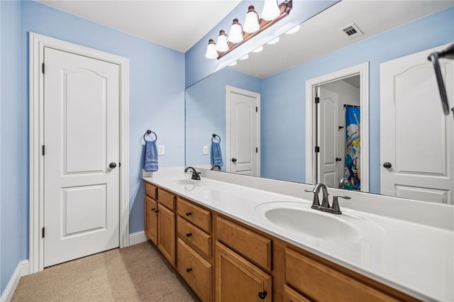 1655 S Coopers Cove, Fayetteville, AR 72701