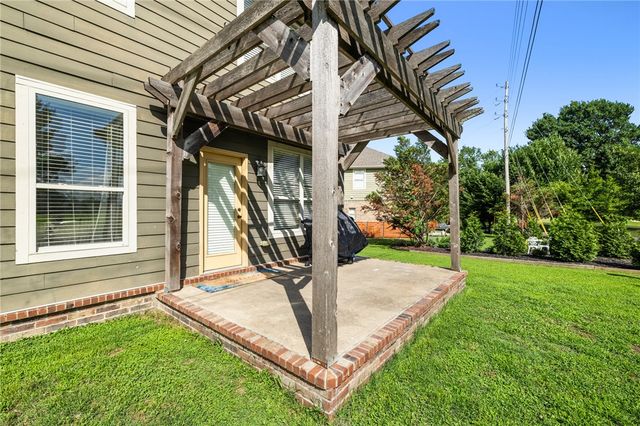 1655 S Coopers Cove, Fayetteville, AR 72701