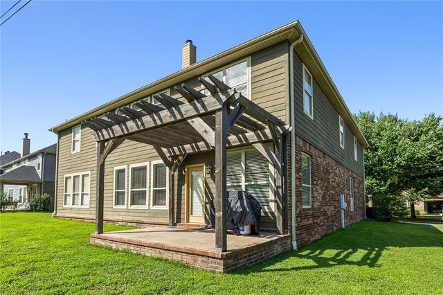 1655 S Coopers Cove, Fayetteville, AR 72701