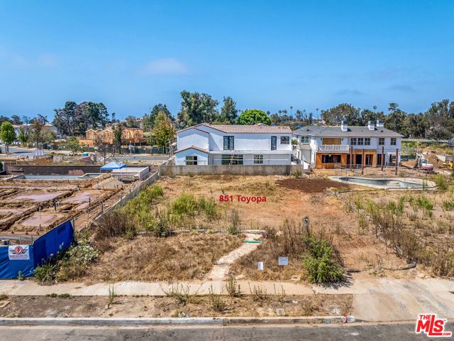 851 Toyopa Drive, Los Angeles, CA 90272