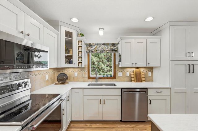 974 Kohlman Lane, Maplewood, MN 55109